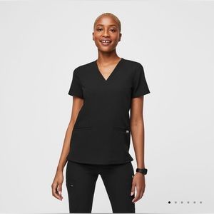 FIGS: Casma three pocket scrub top